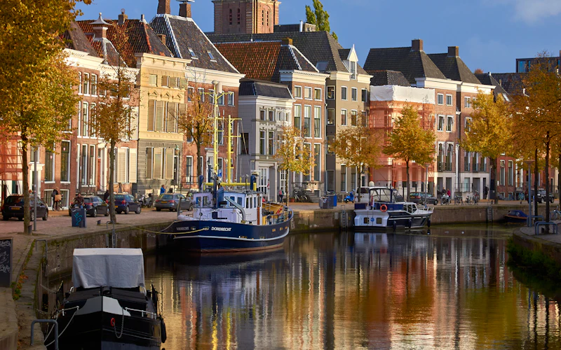 Panden aan het water in Groningen